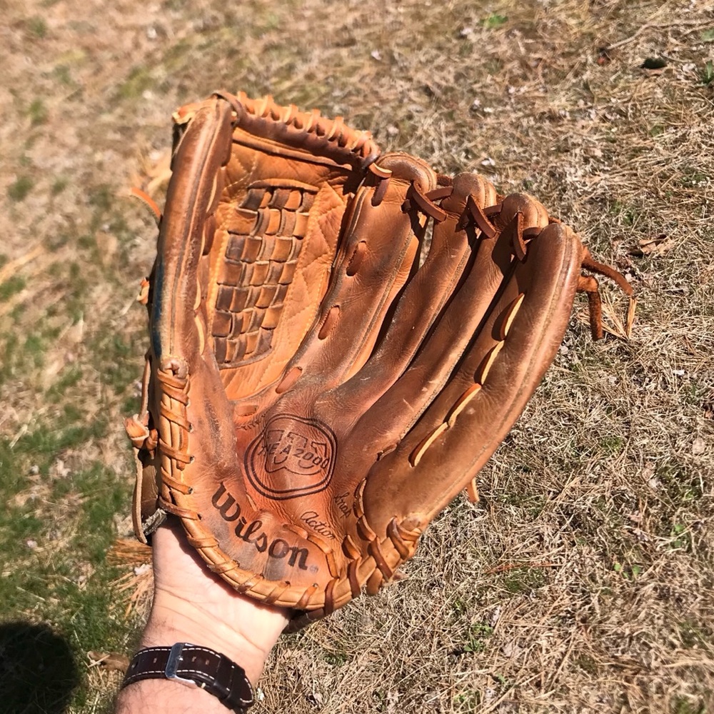 WILSON A2000 SOFTBALL BASEBALL GLOVE. JAPAN MFG. R-throw. - Picture 13 of 16